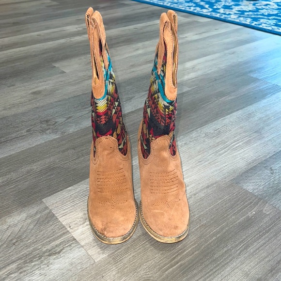 Very Volatile “Vona” boot, GUC - Picture 2 of 9